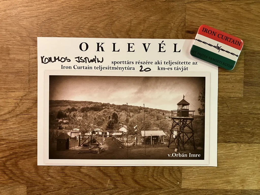 A túra oklevele és kitűzője