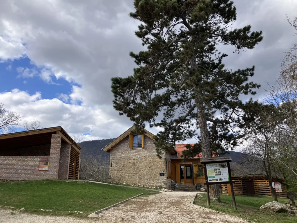 A Som-hegyi turistaház.