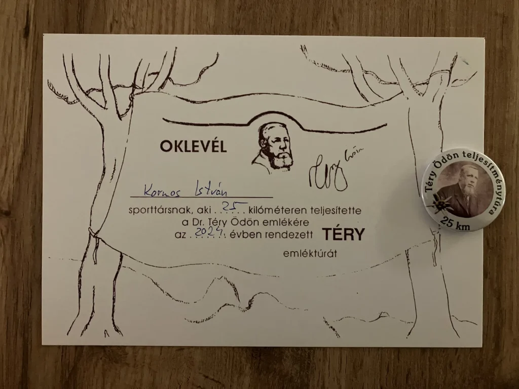 A túra oklevele és kitűzője.