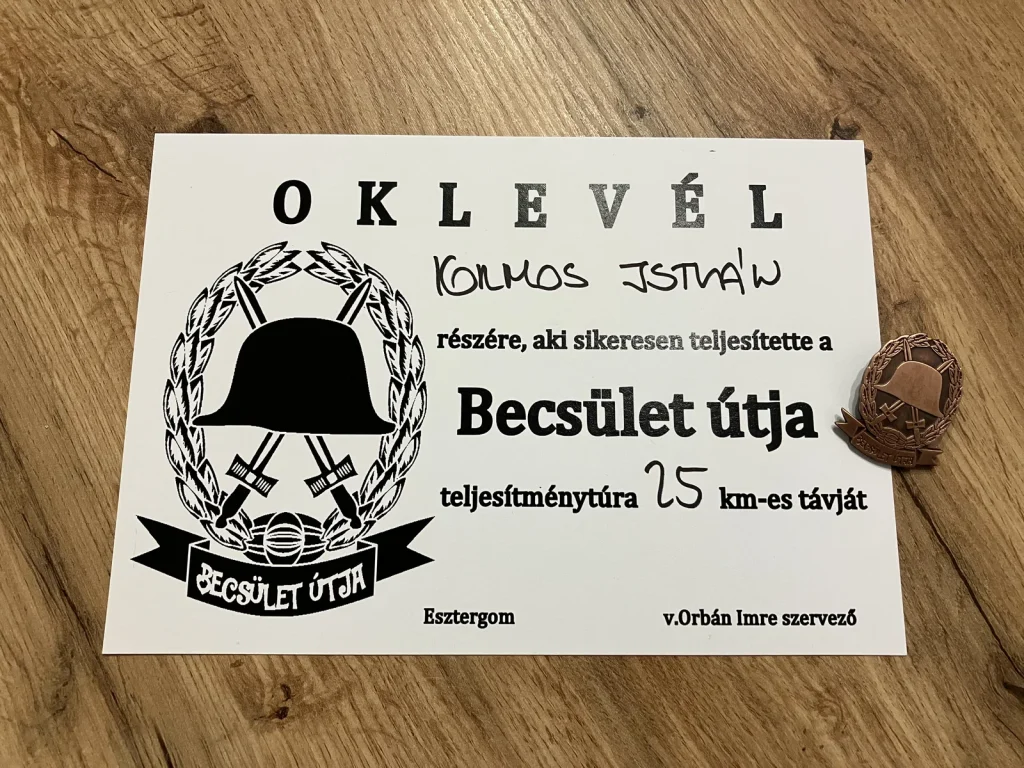 A túrán szerzett oklevél és fémjelvény.
