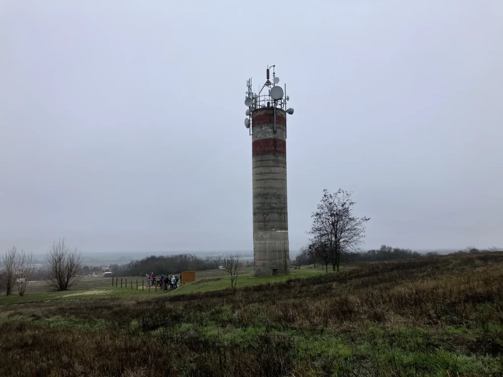 Geodéziai torony Szárhegy mellett.