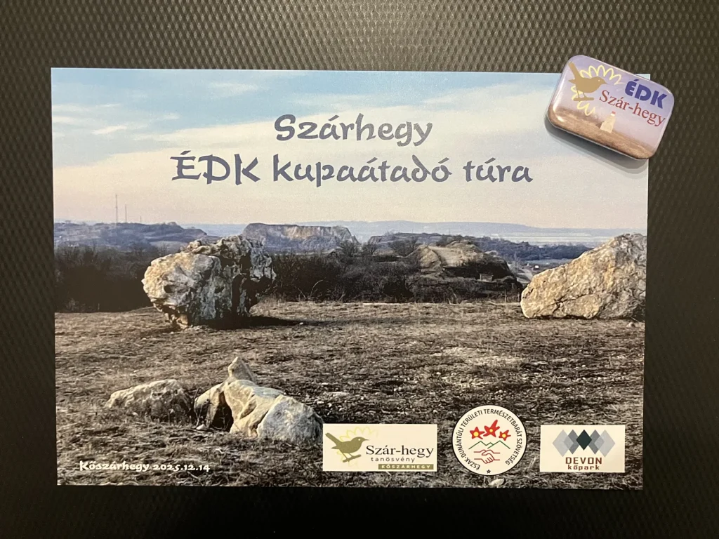 A túráért járó oklevél és kitűző.